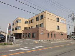 地上階建ての外観