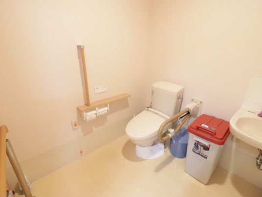 バリアフリーのトイレ空間
