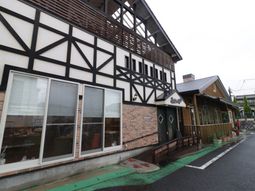 ユニークなデザインの建物外観