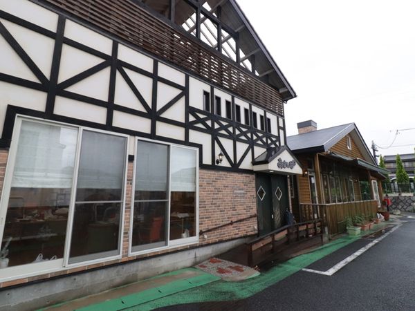 ユニークなデザインの建物外観