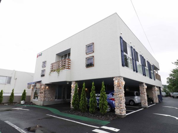 建物のエントランス外観