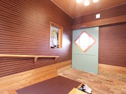 和風の温かなロビー