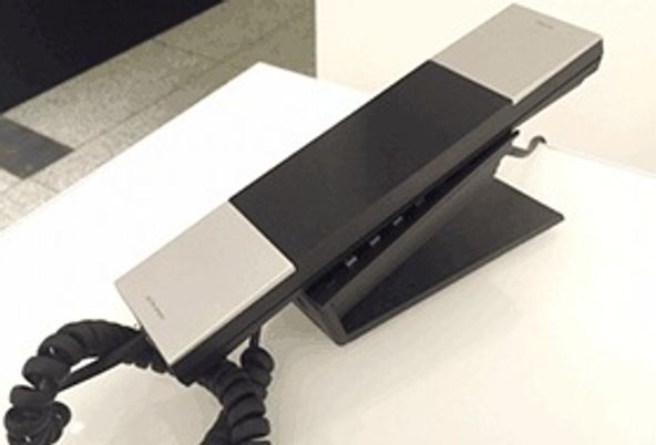 モダンなデザインの受付電話