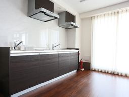 明るく清潔なキッチン