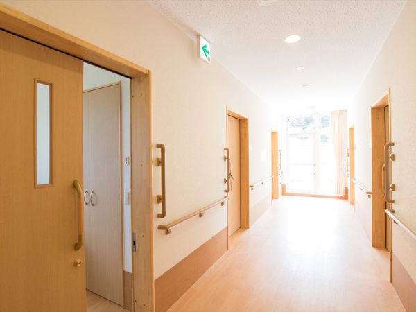 明るい廊下の様子