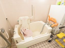 快適な介助浴室設備