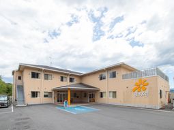 広々とした施設の外観