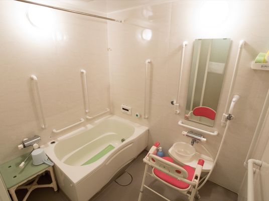 バリアフリー対応の浴室