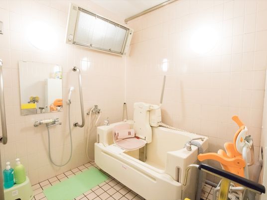 バリアフリーな浴室設備