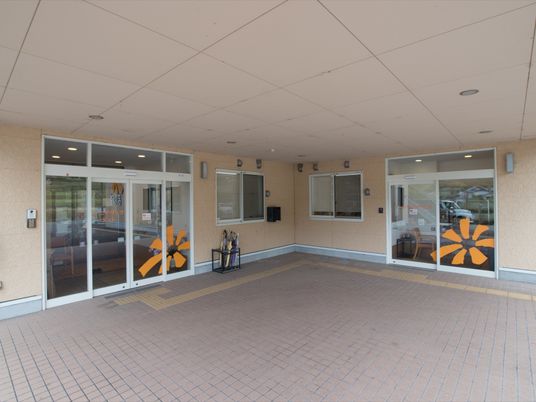 エントランスの自動ドア