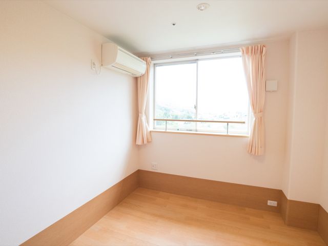 空の部屋と窓