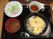 配膳された食事セット