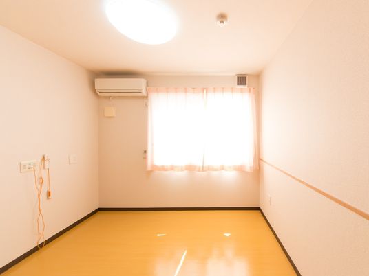 明るく広々とした和室
