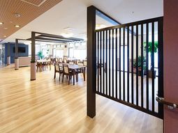 明るいダイニングスペース