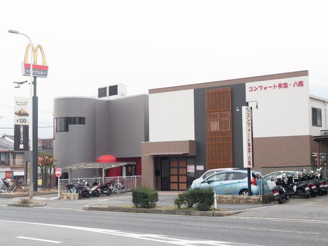 外観のモダンな建物 外観 現代的なデザインの建物です。清潔感があり、通りからのアクセスも良好です。