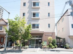 清潔感のあるビルエントランス