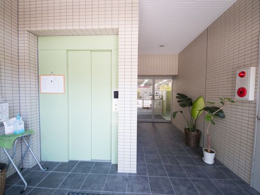 清潔感あるエントランス