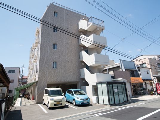 多階層建物の外観