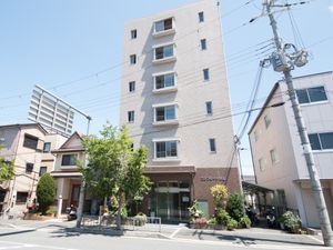 多階層の建物エントランス