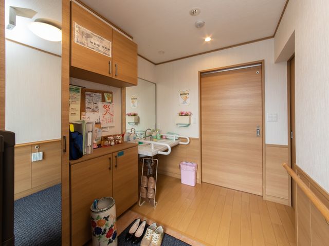 綺麗な居室の玄関部分