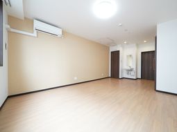 広々とした明るい居室