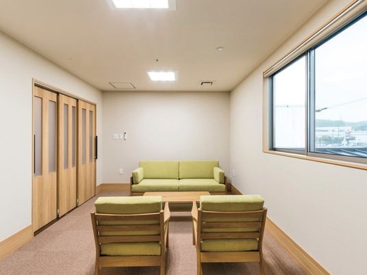 落ち着いた待合室の様子