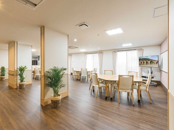 明るい食堂の様子
