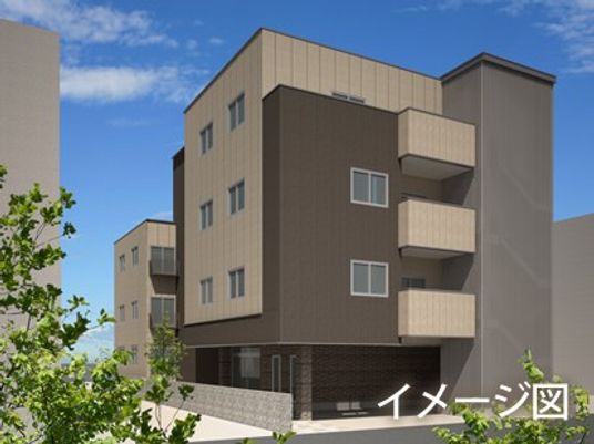 外観の3階建て建物