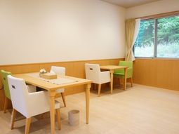 シンプルで明るいダイニング