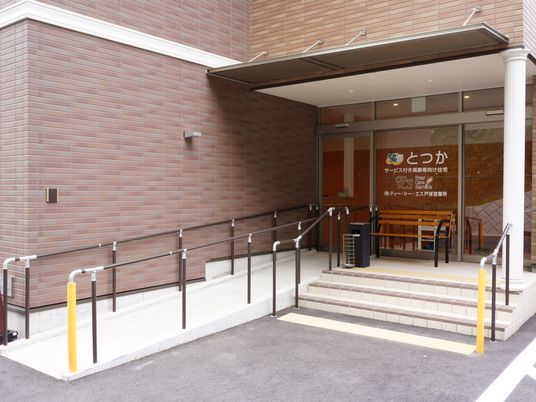 エントランスの整備された通路
