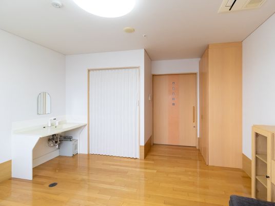 居室のシンプルな内観