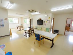 明るい共用リビング