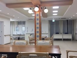 明るいダイニングの様子
