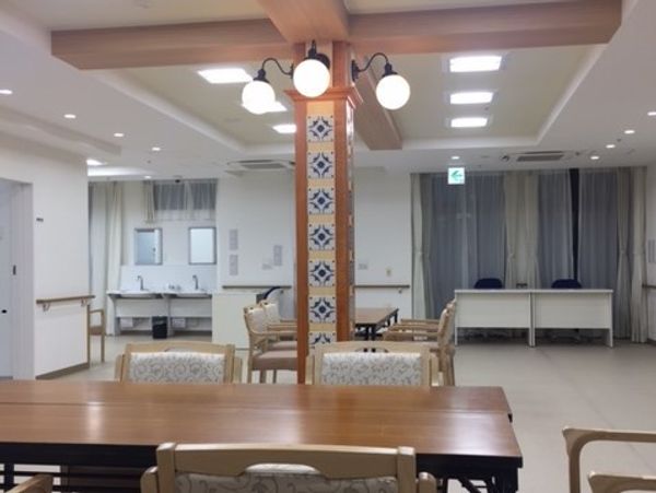 明るいダイニングの様子