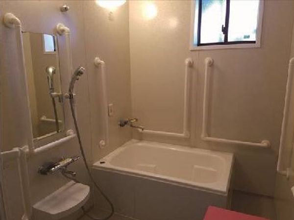 バリアフリーの浴室設備