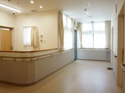 明るい廊下の様子