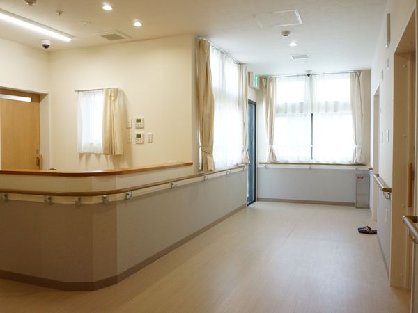 明るい廊下の様子