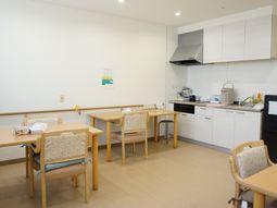 清潔なダイニングスペース