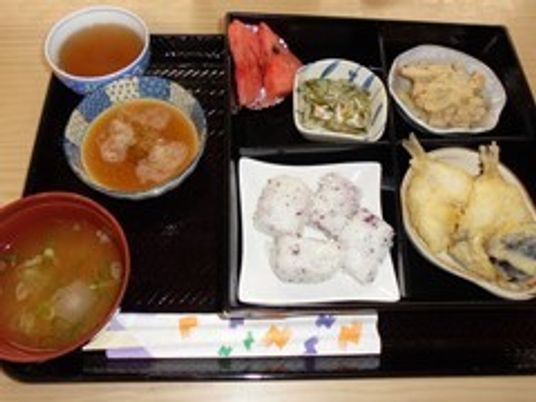 和風の食事セット