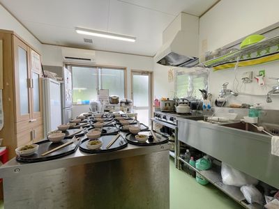 温もりある配膳準備