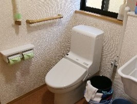 バリアフリー設計のトイレ