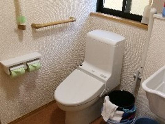 バリアフリー設計のトイレ