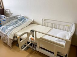 明るい個室の居室