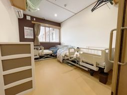明るく広々とした居室