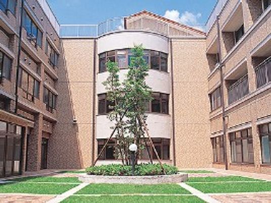 中庭の建物群  