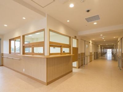 明るく清潔なフロント