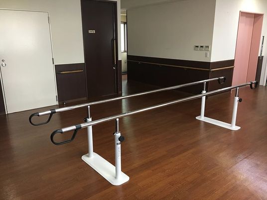 歩行訓練用バーの部屋