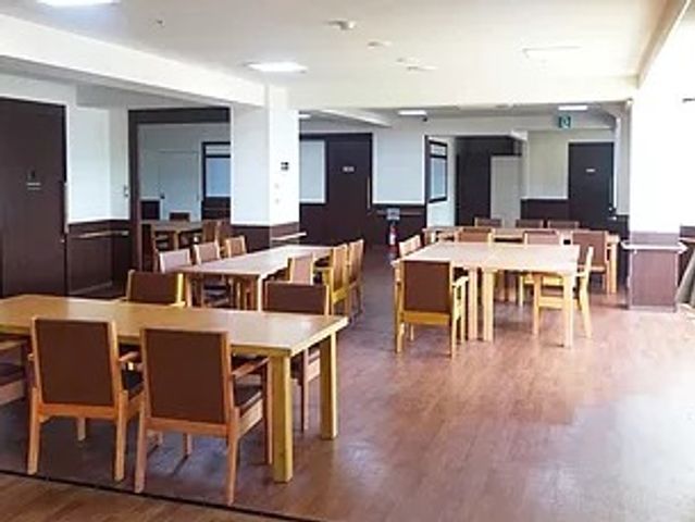 広々とした快適ダイニング 食堂 明るく広々としており、食事の時間が楽しみになるダイニングルームです。日々のコミュニケーションの場としても最適です。