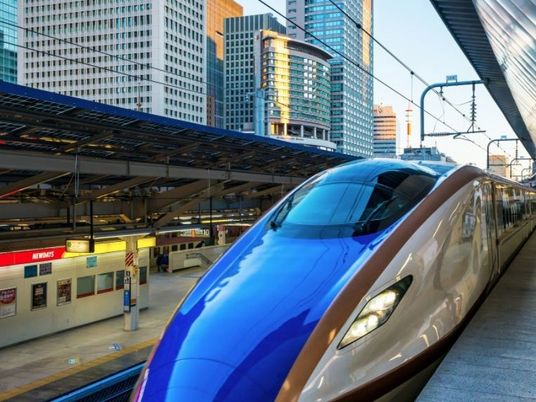 青い新幹線列車