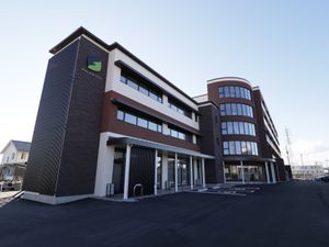 新築そうな外観の建物